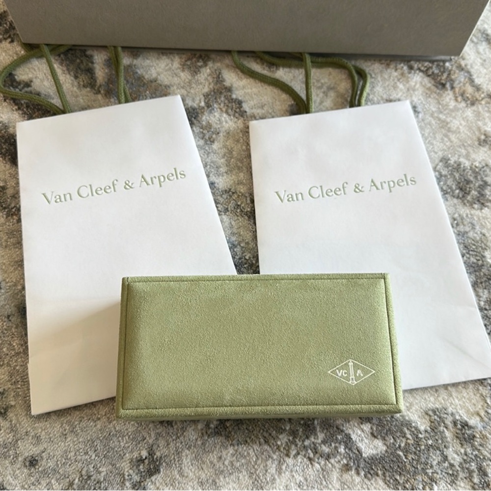Van Cleef Arpels Green Bracelet Box